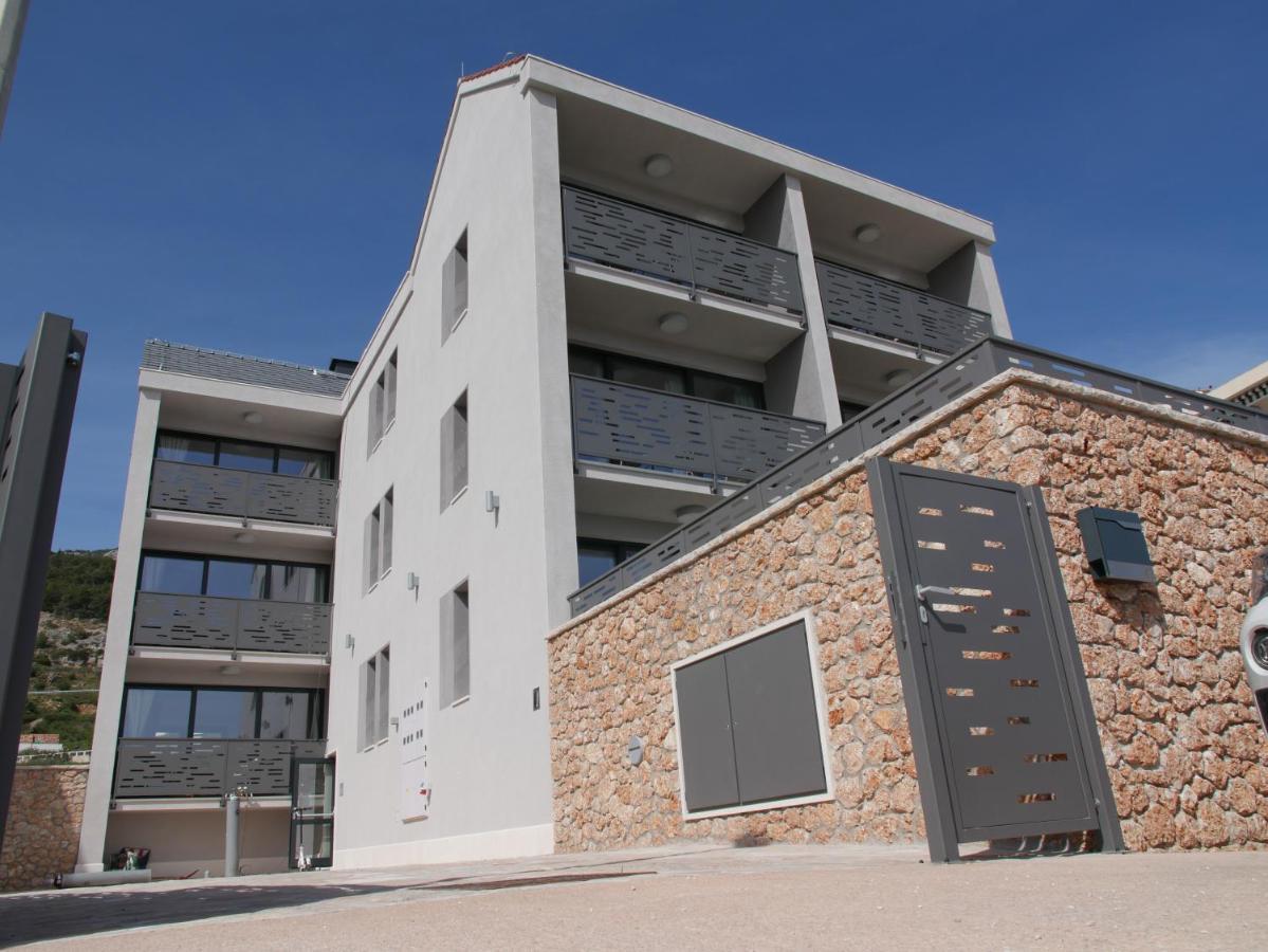 Grey House Apartment Bol Exterior photo