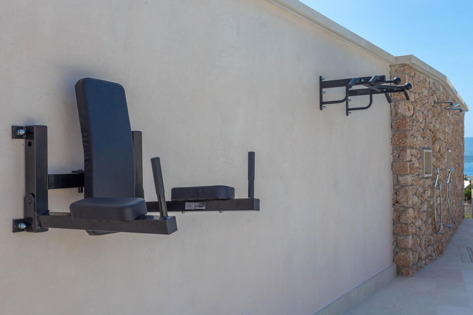 Grey House Apartment Bol Exterior photo