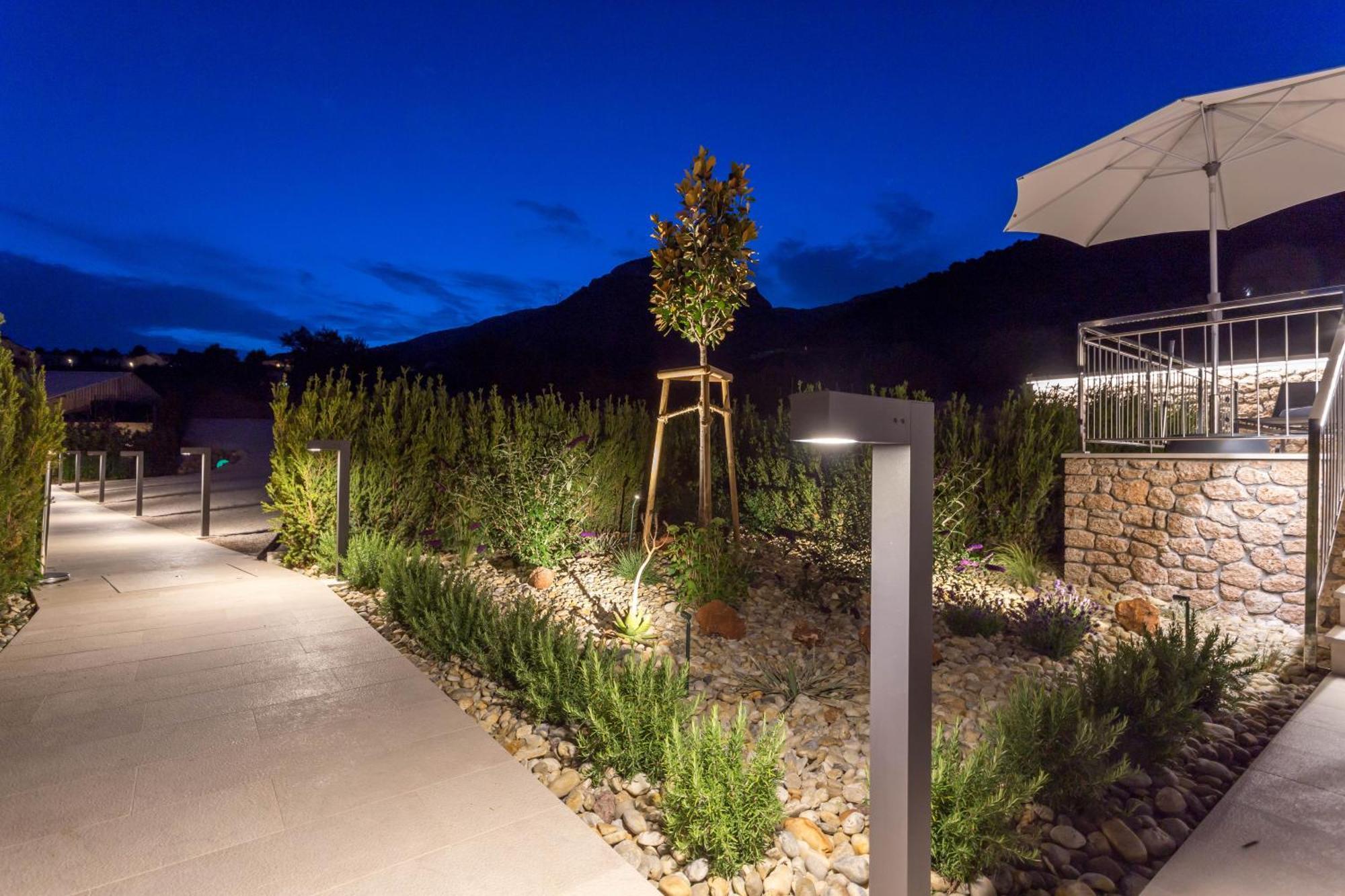 Grey House Apartment Bol Exterior photo